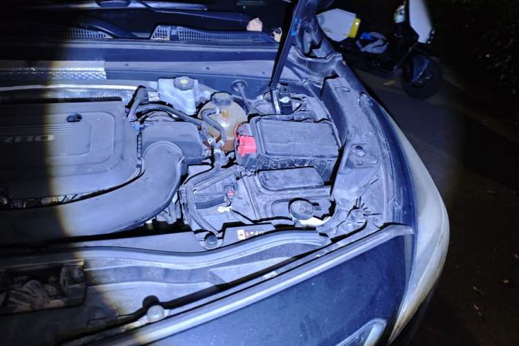 Used Cadillac XT4 2018 28T Two-Wheel Drive Tech Version Engine Bay Left