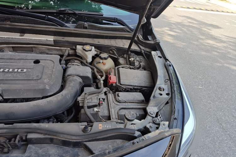 Used Cadillac XT4 2018 28T Two-Wheel Drive Leading Version Engine Bay Left