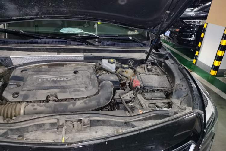 Used Cadillac XT4 2018 28T Two-Wheel Drive Tech Version Engine Bay Left