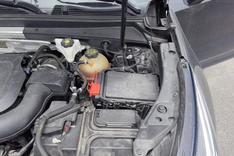 Used Cadillac XT4 2018 28T 4x4 Platinum Sport Edition Engine Bay Left