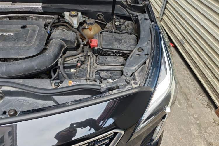 Used Cadillac XT4 2018 28T Two-Wheel Drive Tech Version Engine Bay Left