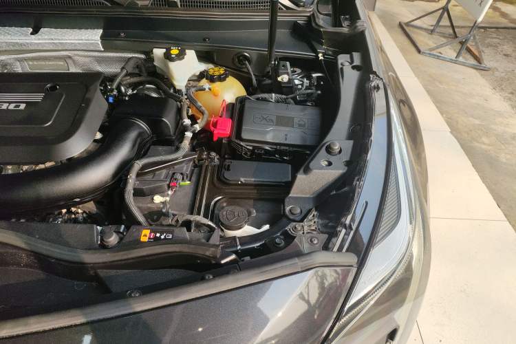 Used Cadillac XT4 2018 28T Two-Wheel Drive Leading Version Engine Bay Left