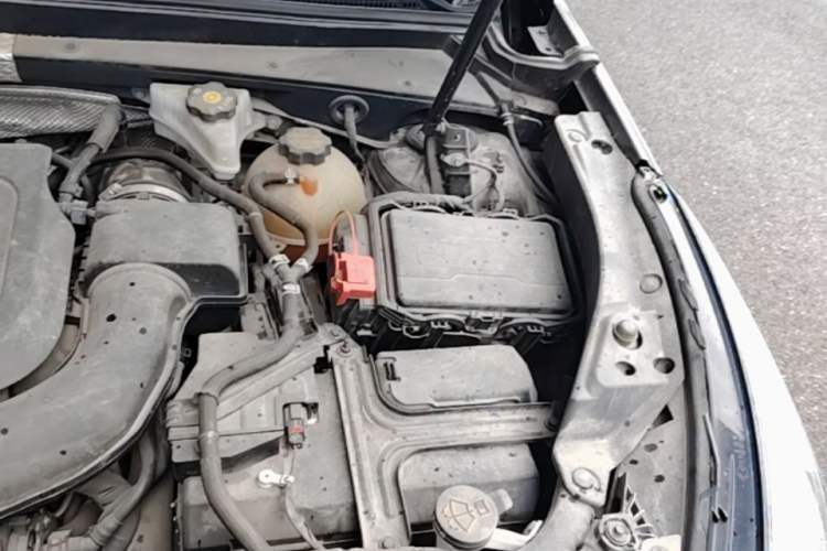 Used Cadillac XT4 2018 28T Two-Wheel Drive Leading Version Engine Bay Left