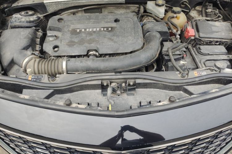 Used Cadillac XT4 2018 28T Two-Wheel-Drive Luxury Model Engine Bay