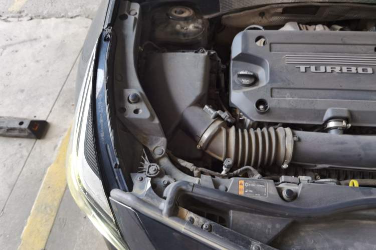 Used Cadillac XT4 2018 28T Two-Wheel Drive Tech Version Engine Bay Right