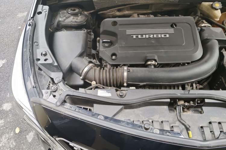 Used Cadillac XT4 2018 28T Two-Wheel-Drive Luxury Model Engine Bay Right
