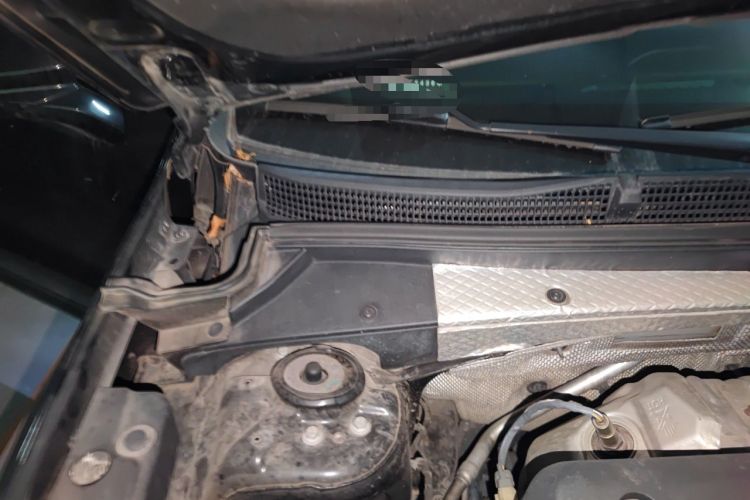 Used Cadillac XT4 2018 28T Two-Wheel-Drive Luxury Model Engine Bay Right