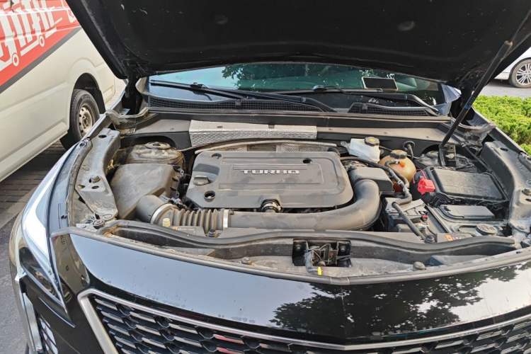 Used Cadillac XT4 2018 28T Two-Wheel Drive Tech Version Engine Bay Right
