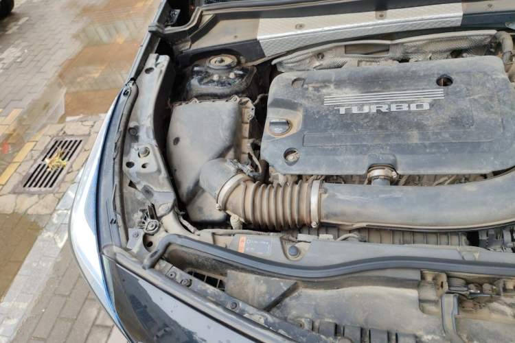 Used Cadillac XT4 2018 28T Two-Wheel-Drive Luxury Model Engine Bay Right