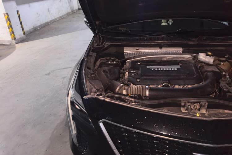 Used Cadillac XT4 2018 28T Two-Wheel Drive Luxury Sport Model Engine Bay Right