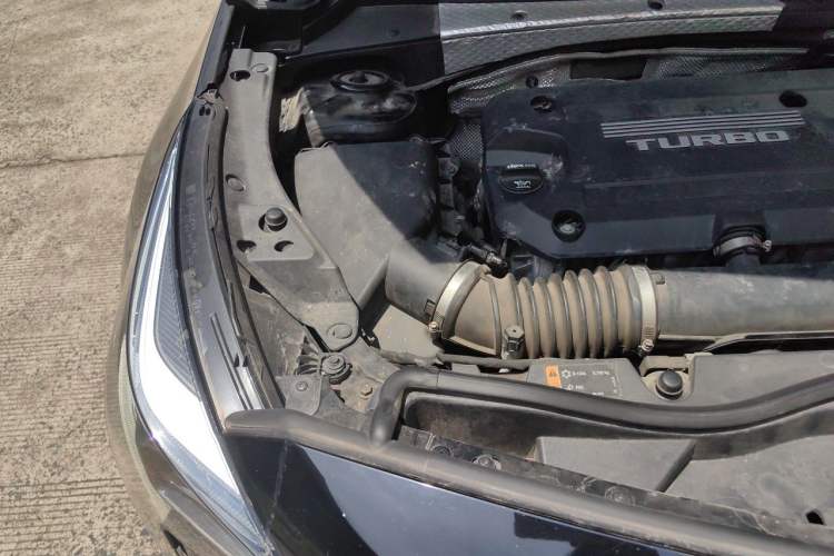 Used Cadillac XT4 2018 28T Two-Wheel-Drive Luxury Model Engine Bay Right