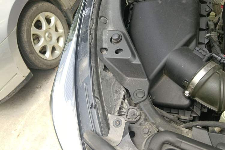 Used Cadillac XT4 2018 28T Two-Wheel Drive Leading Version Engine Bay Right