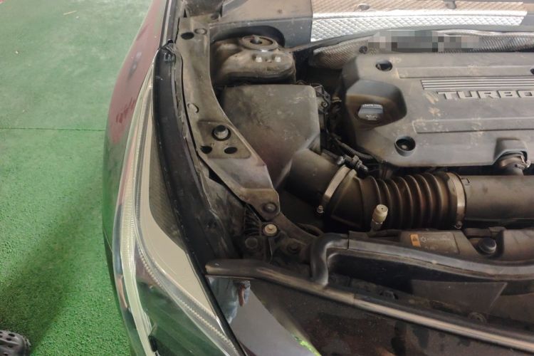 Used Cadillac XT4 2018 28T Two-Wheel Drive Leading Version Engine Bay Right