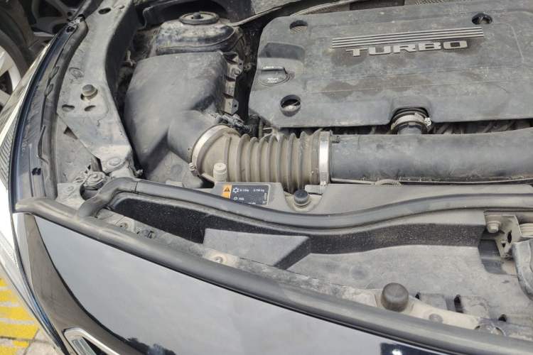 Used Cadillac XT4 2018 28T Two-Wheel-Drive Luxury Model Engine Bay Right