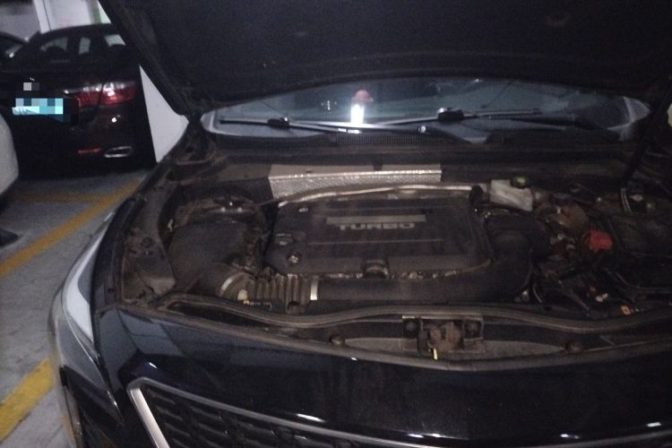 Used Cadillac XT4 2018 28T Two-Wheel-Drive Luxury Model Engine Bay Right