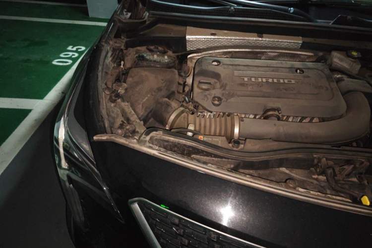 Used Cadillac XT4 2018 28T Two-Wheel Drive Tech Version Engine Bay Right