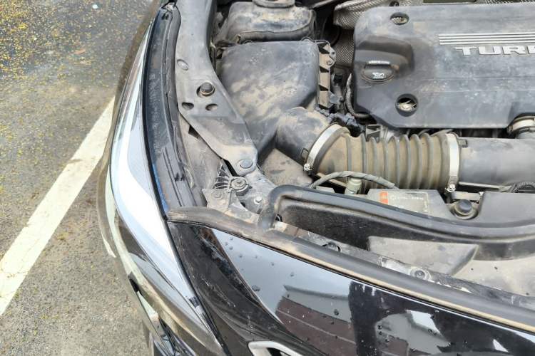 Used Cadillac XT4 2018 28T Two-Wheel-Drive Luxury Model Engine Bay Right