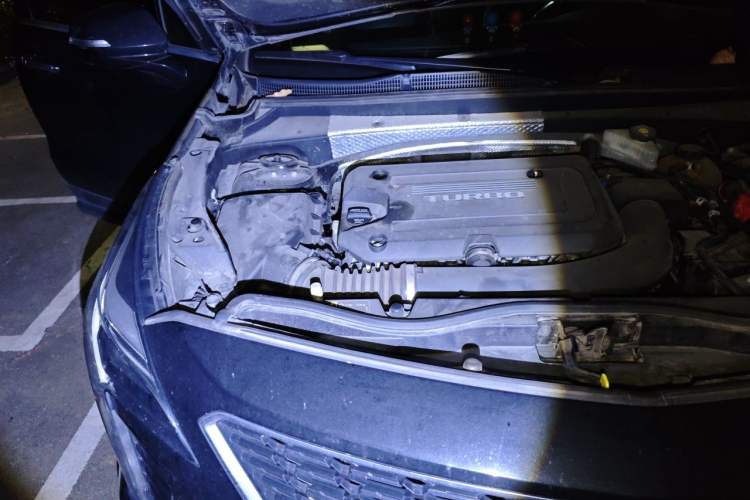 Used Cadillac XT4 2018 28T Two-Wheel Drive Tech Version Engine Bay Right