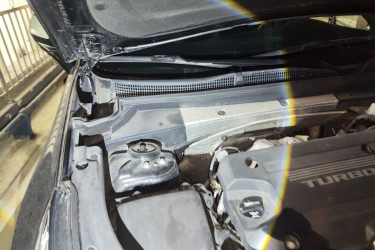 Used Cadillac XT4 2018 28T Two-Wheel Drive Leading Version Engine Bay Right