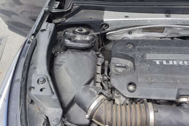 Used Cadillac XT4 2018 28T 4x4 Platinum Sport Edition Engine Bay Right