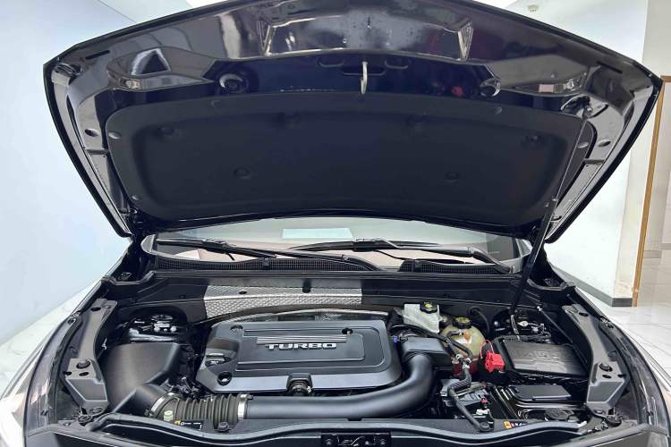 Used Cadillac XT4 2018 28T Two-Wheel Drive Luxury Sport Model Engine Bay