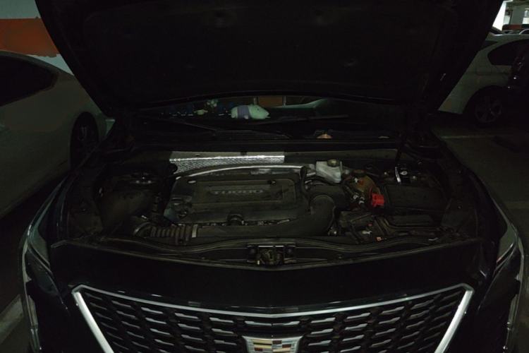 Used Cadillac XT4 2018 28T 4x4 Platinum Edition Engine Bay