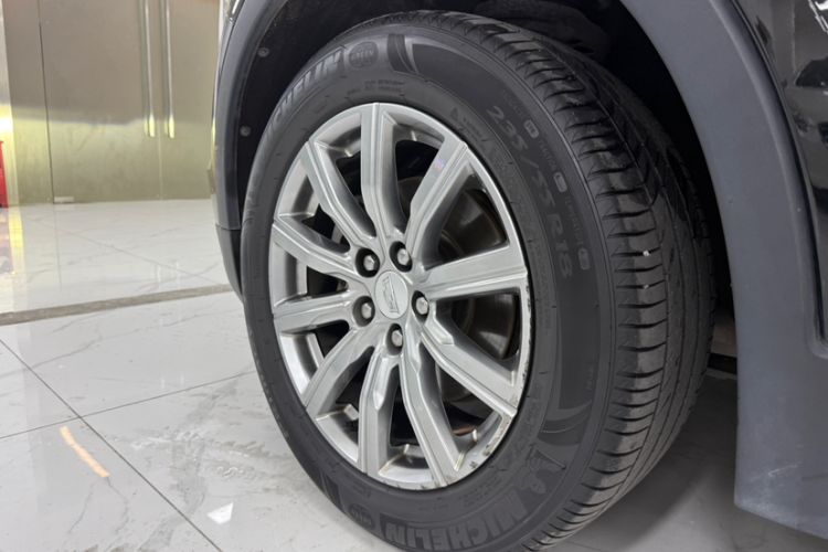 Used Cadillac XT4 2018 28T Two-Wheel Drive Leading Version Exterior 2