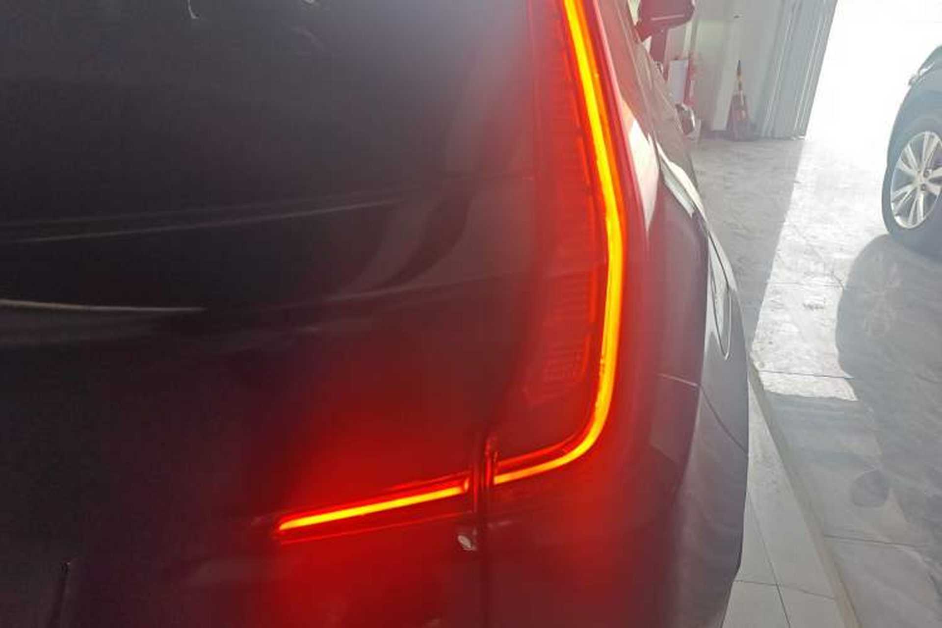 Used Cadillac XT4 2018 28T Two-Wheel-Drive Luxury Model Exterior 3