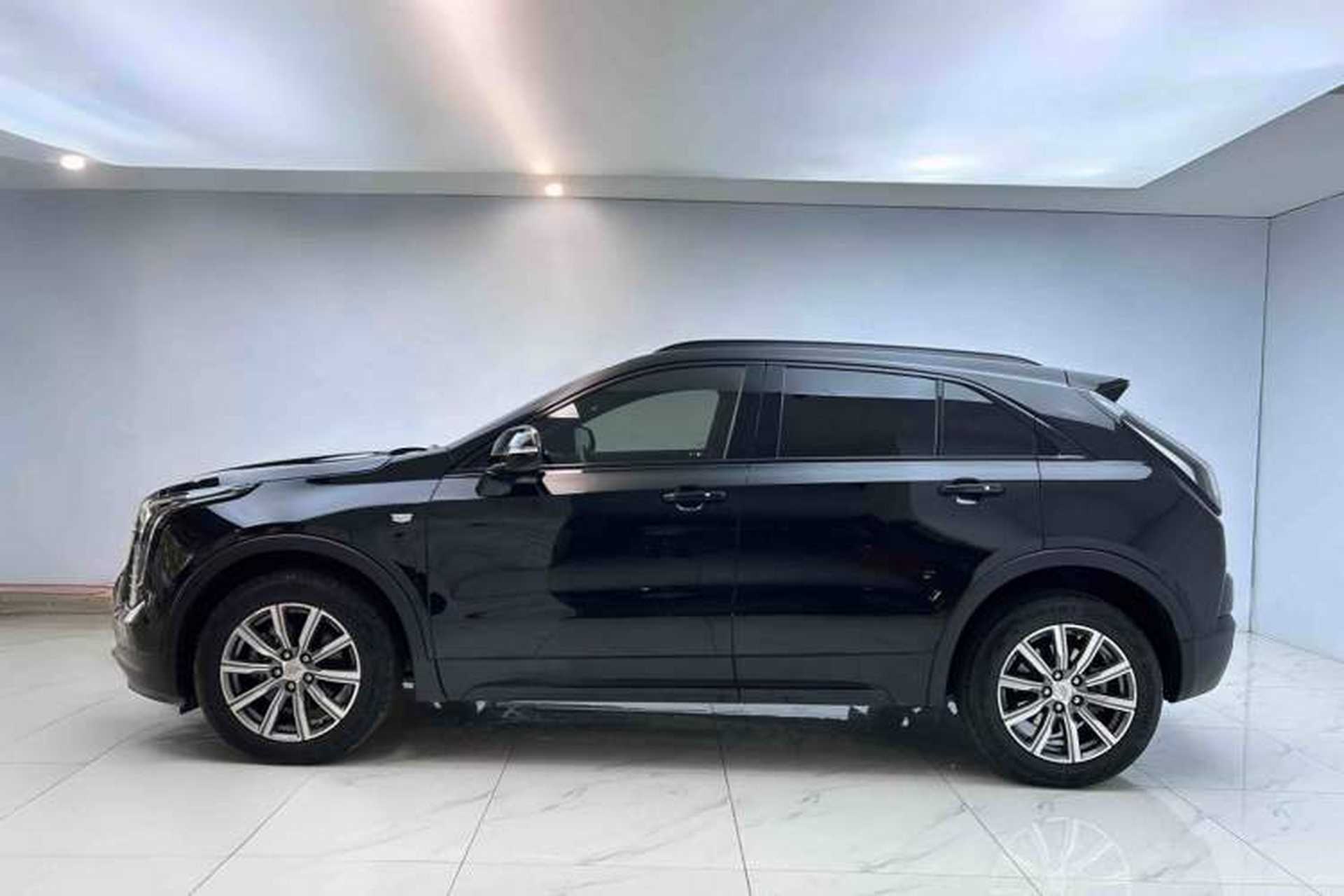 Used Cadillac XT4 2018 28T Two-Wheel Drive Luxury Sport Model Exterior 3