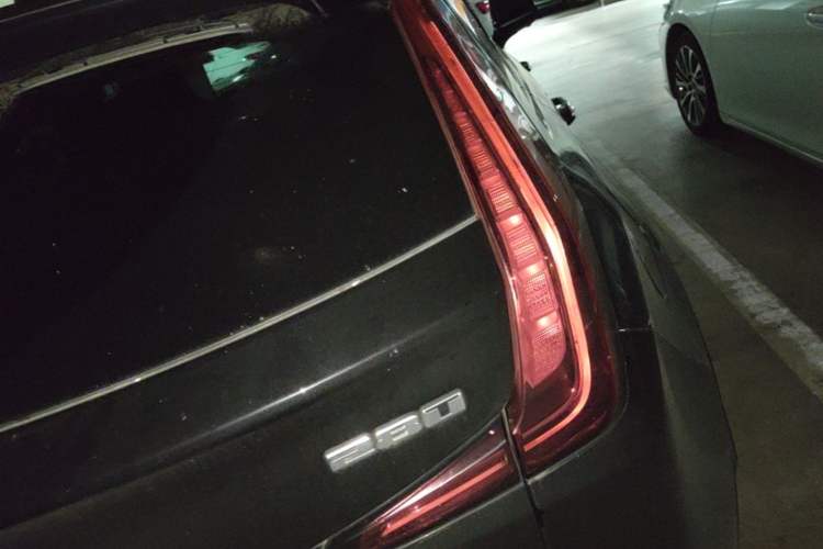 Used Cadillac XT4 2018 28T 4x4 Platinum Edition Exterior 3