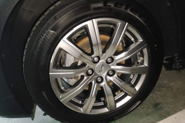 Used Cadillac XT4 2018 28T Two-Wheel Drive Leading Version Exterior 4
