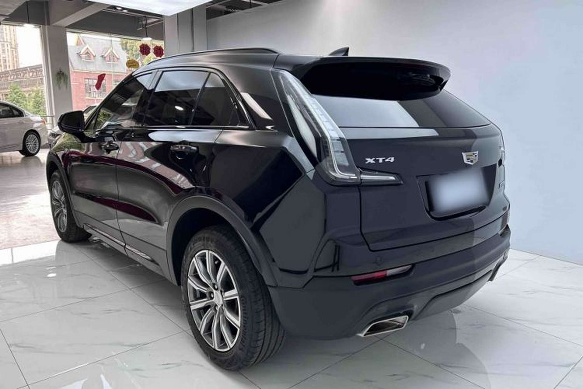 Used Cadillac XT4 2018 28T Two-Wheel Drive Luxury Sport Model Exterior 4