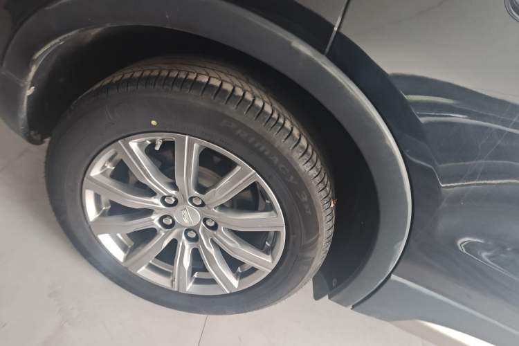Used Cadillac XT4 2018 28T Two-Wheel-Drive Luxury Model Exterior 5