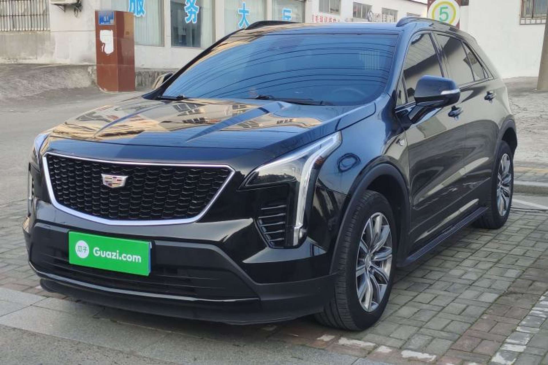 Used Cadillac XT4 2018 28T 4x4 Leading Sport Model Front Left 45 Deg
