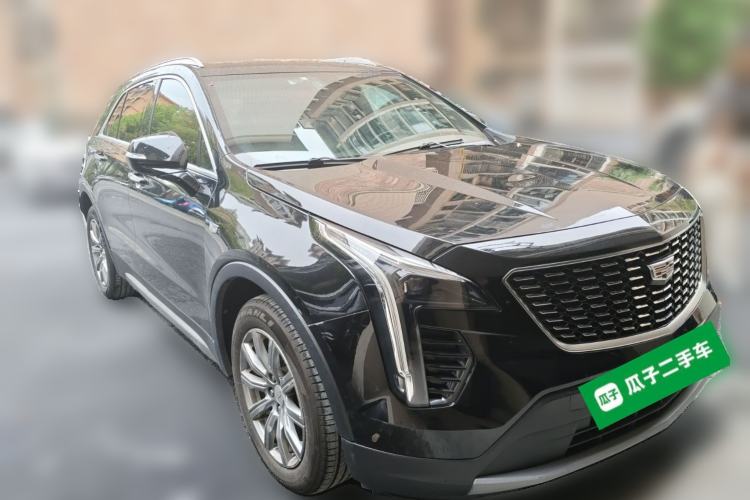 Used Cadillac XT4 2018 28T Two-Wheel-Drive Luxury Model Front Right 45 Deg