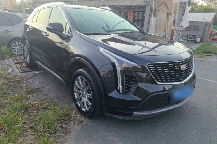 Used Cadillac XT4 2018 28T Two-Wheel-Drive Luxury Model Front Right 45 Deg