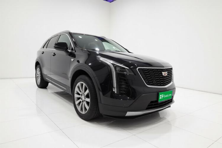 Used Cadillac XT4 2018 28T Two-Wheel-Drive Luxury Model Front Right 45 Deg