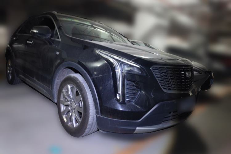 Used Cadillac XT4 2018 28T Two-Wheel-Drive Luxury Model Front Right 45 Deg