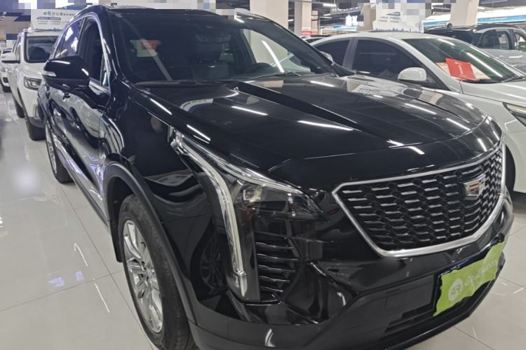 Used Cadillac XT4 2018 28T Four-Wheel Drive Leading Model Front Right 45 Deg