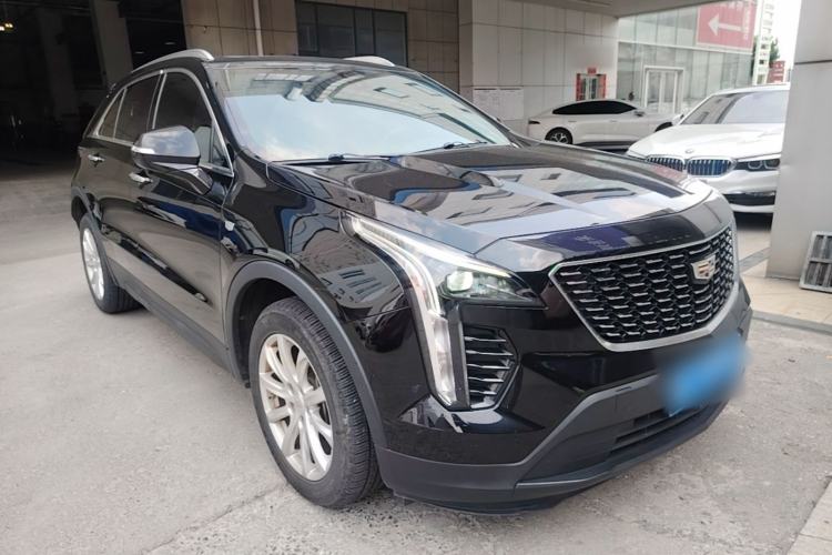 Used Cadillac XT4 2018 28T Two-Wheel Drive Tech Version Front Right 45 Deg
