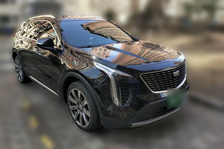 Used Cadillac XT4 2018 28T 4x4 Platinum Edition Front Right 45 Deg