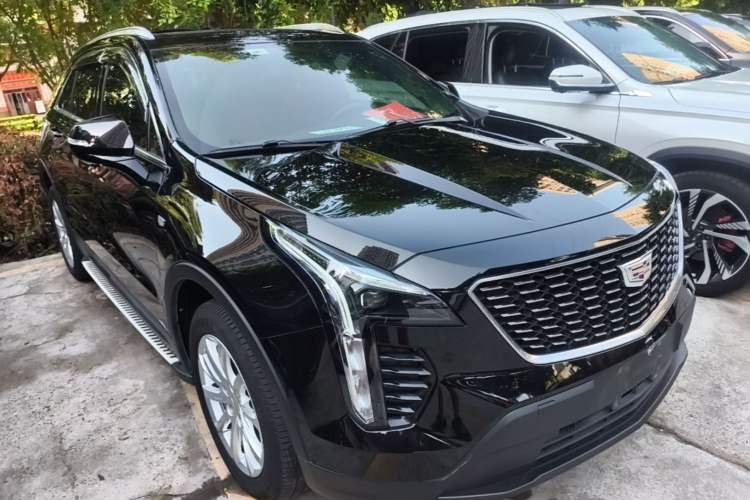 Used Cadillac XT4 2018 28T Two-Wheel Drive Tech Version Front Right 45 Deg