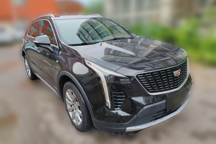 Used Cadillac XT4 2018 28T Two-Wheel-Drive Luxury Model Front Right 45 Deg