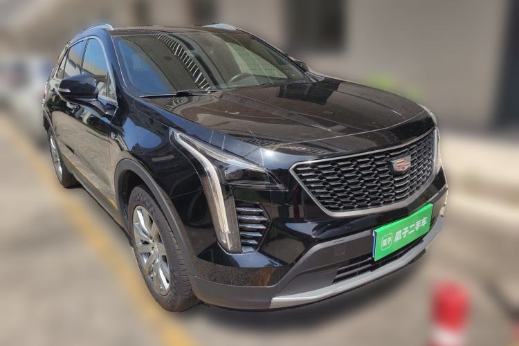 Used Cadillac XT4 2018 28T Two-Wheel-Drive Luxury Model Front Right 45 Deg