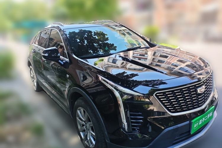 Used Cadillac XT4 2018 28T Two-Wheel Drive Leading Version Front Right 45 Deg