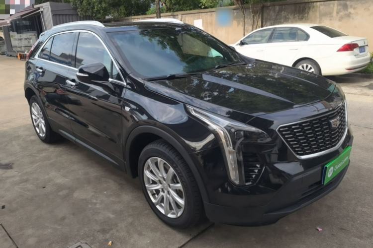 Used Cadillac XT4 2018 28T Two-Wheel Drive Tech Version Front Right 45 Deg