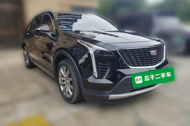 Used Cadillac XT4 2018 28T Two-Wheel-Drive Luxury Model Front Right 45 Deg
