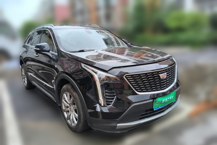 Used Cadillac XT4 2018 28T Two-Wheel-Drive Luxury Model Front Right 45 Deg