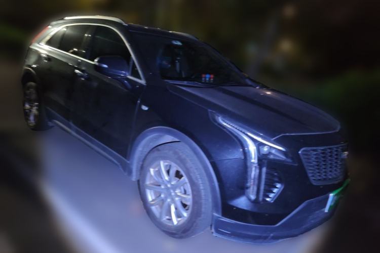 Used Cadillac XT4 2018 28T Two-Wheel Drive Tech Version Front Right 45 Deg