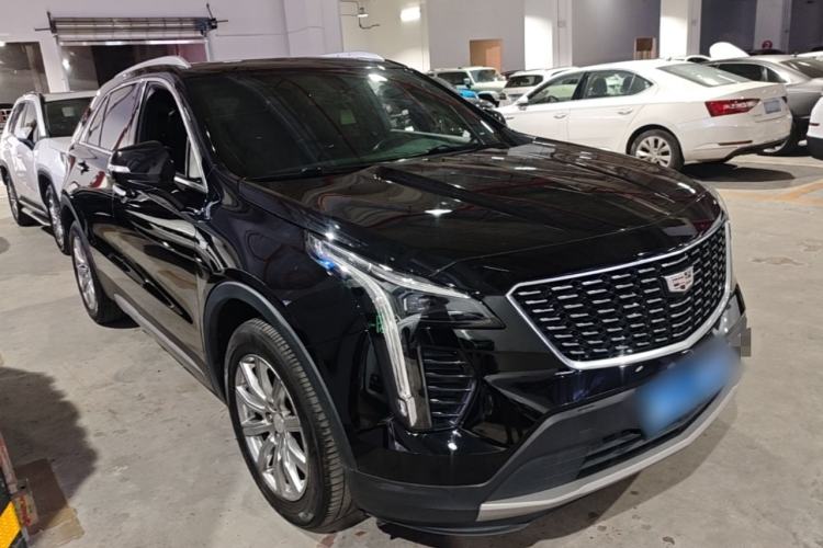 Used Cadillac XT4 2018 28T Two-Wheel Drive Leading Version Front Right 45 Deg
